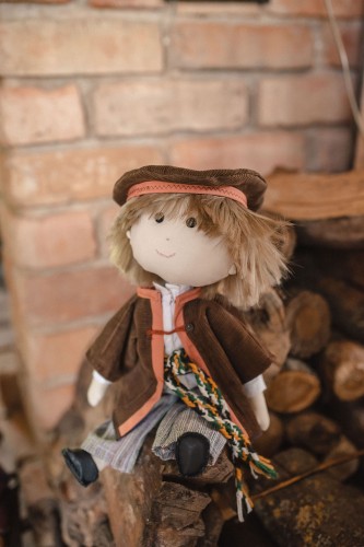 ADOMAS VASARIS – tekstilinė lėlė. Aukštaitijos etnografinis regionas