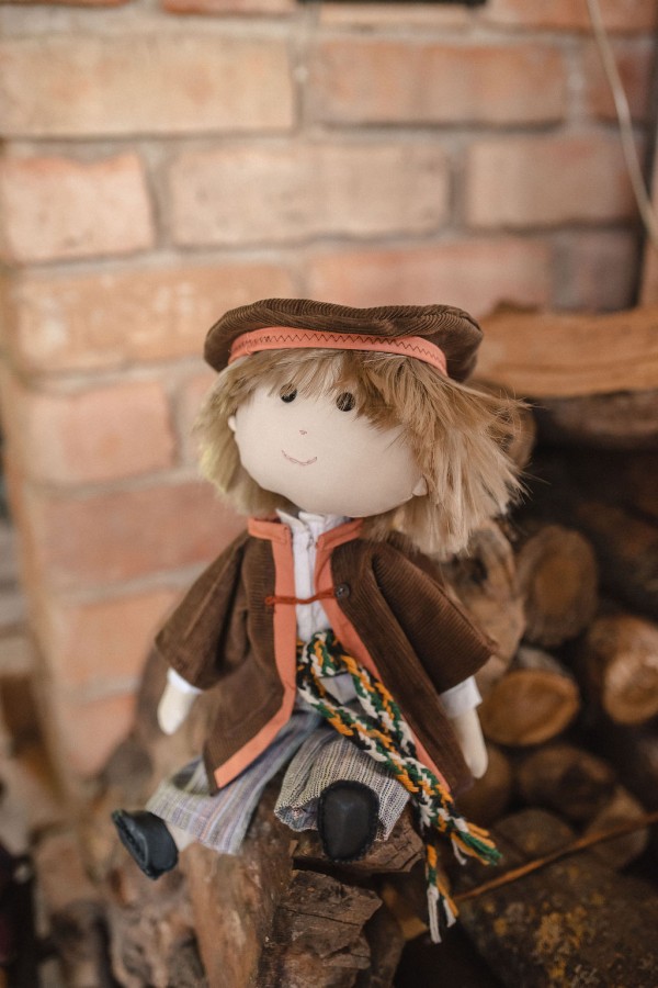 ADOMAS VASARIS – tekstilinė lėlė. Aukštaitijos etnografinis regionas