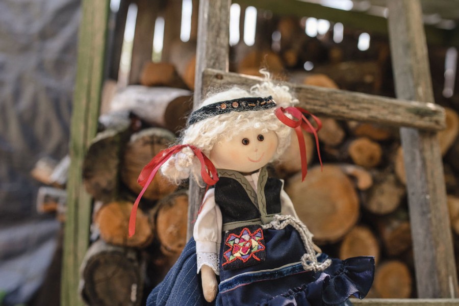 NERINGA – tekstilinė lėlė. Mažosios Lietuvos etnografinis regionas