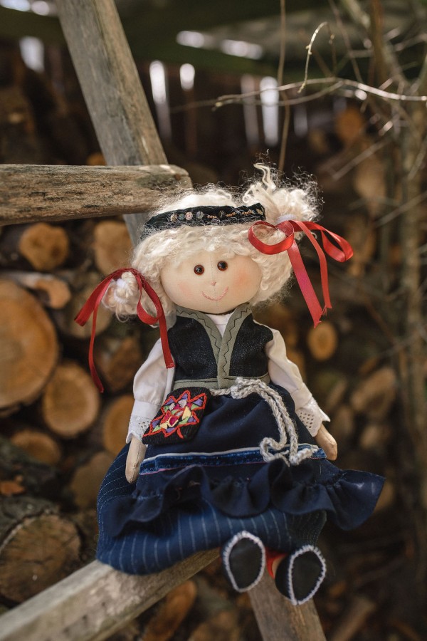 NERINGA – tekstilinė lėlė. Mažosios Lietuvos etnografinis regionas